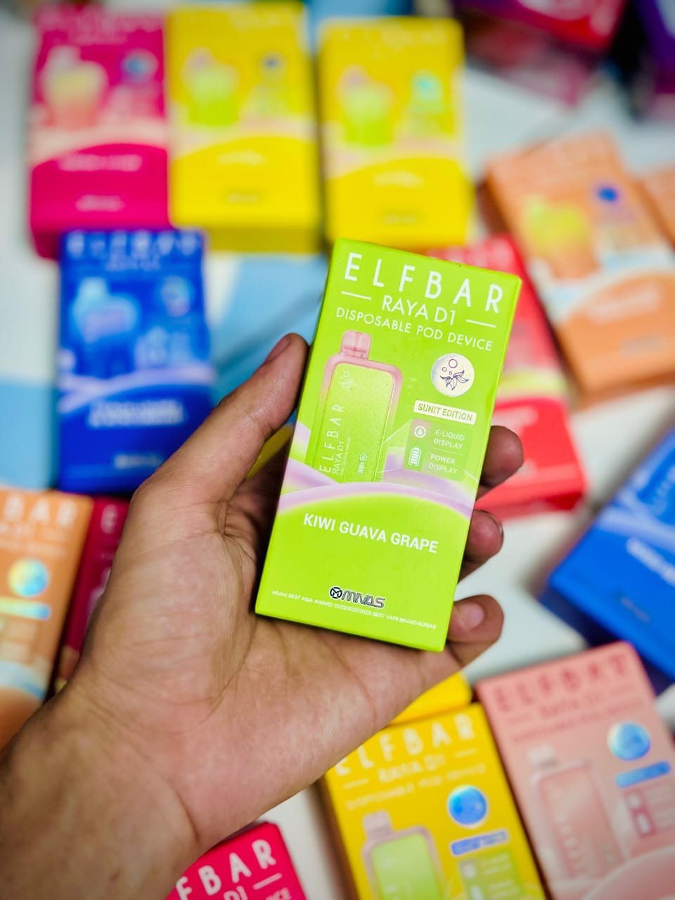 ELFBAR RAYA D1 13,000 PUFFS KIWI GUAVA GRAPE