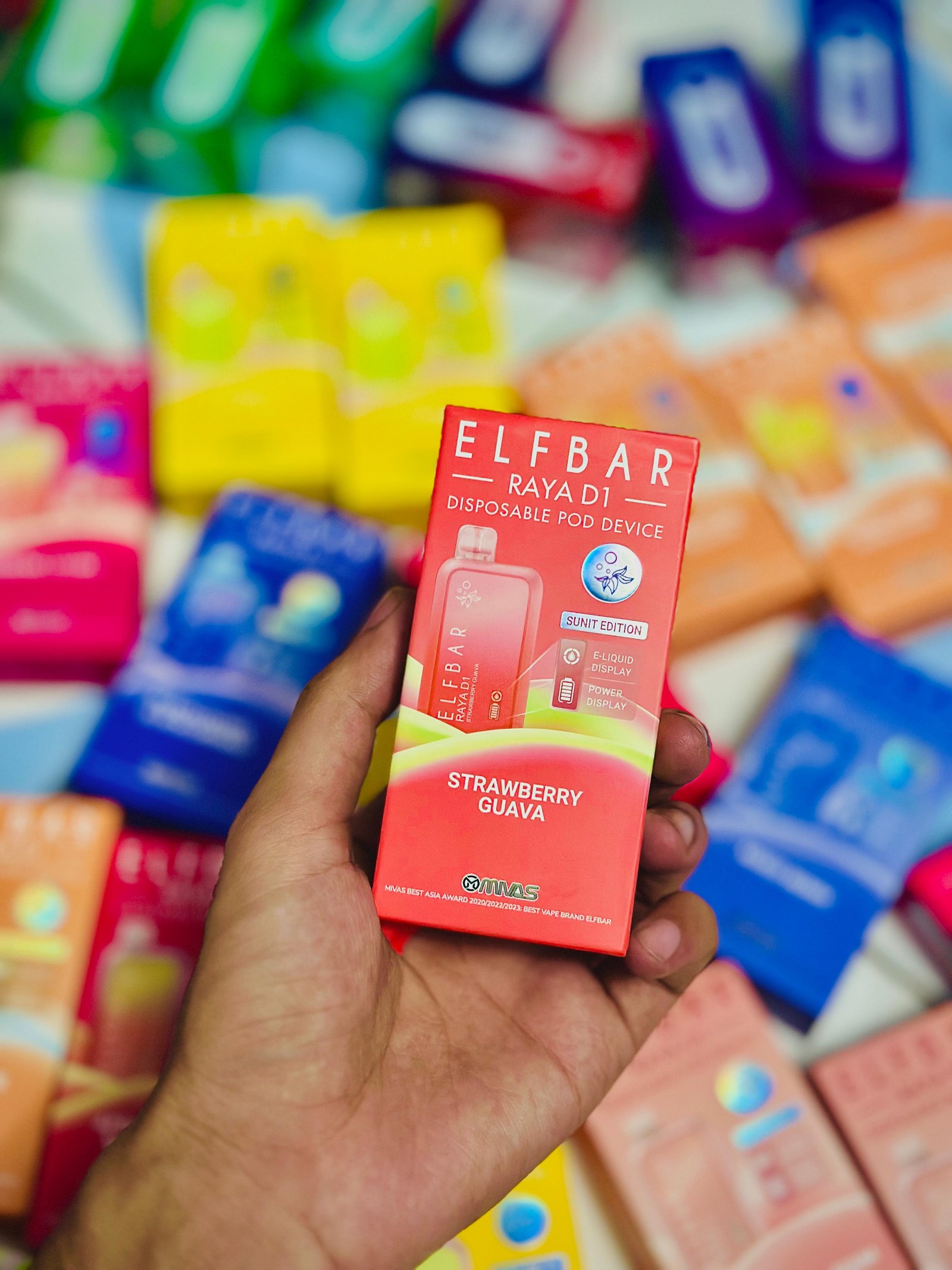 ELFBAR RAYA D1 13,000 PUFFS MANGO STRAWBERRY GUAVA
