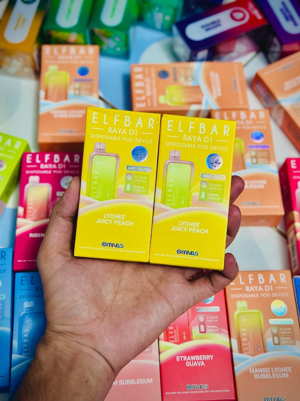 ELFBAR RAYA D1 13,000 PUFFS LYCHEE JUICY PEACH